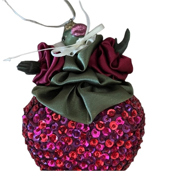 Vintage Queen Frog Red Sequined Christmas Tree Ornament - Picture 10 of 10